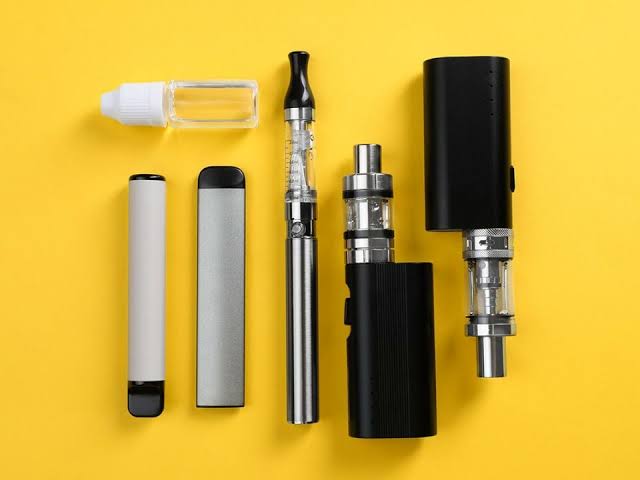 What Are Disposable Vapes and How Do They Differ From Reusable Devices?